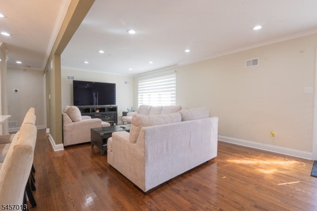 10 Evelyn Ter, Wayne Twp., NJ 07470 — photo 4