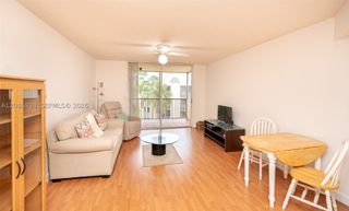 8363 Lake Dr 504, Doral, FL 33166