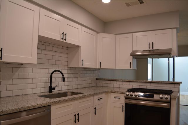 11526 S Kirkwood Road, Houston, TX 77477