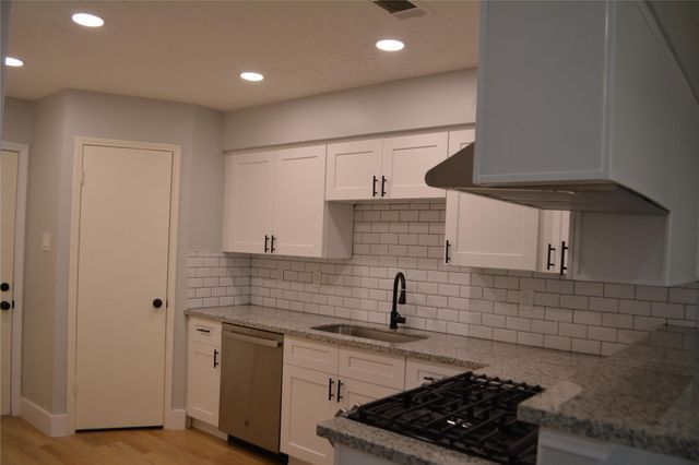 11526 S Kirkwood Road, Houston, TX 77477