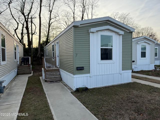 7 John Street, Keansburg, NJ 07734