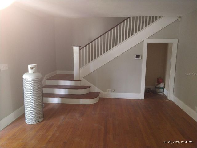 909 and 911 WEST HILLSBOROUGH AVENUE, Tampa, FL 33604