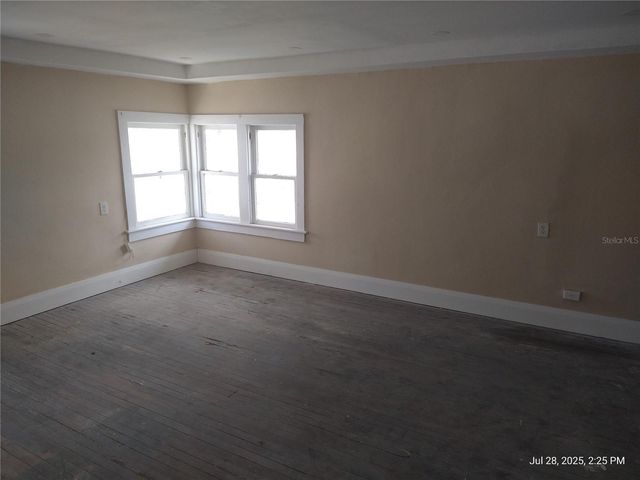 909 and 911 WEST HILLSBOROUGH AVENUE, Tampa, FL 33604