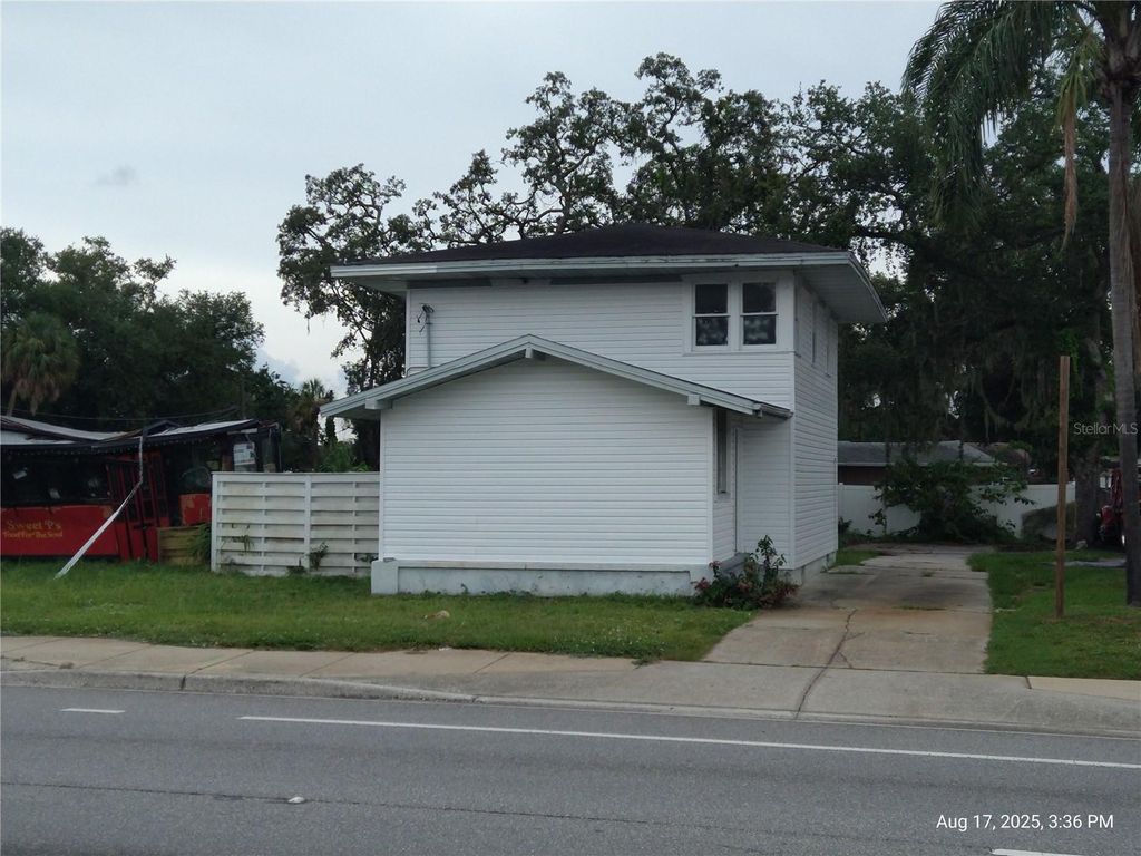 909 and 911 WEST HILLSBOROUGH AVENUE, Tampa, FL 33604