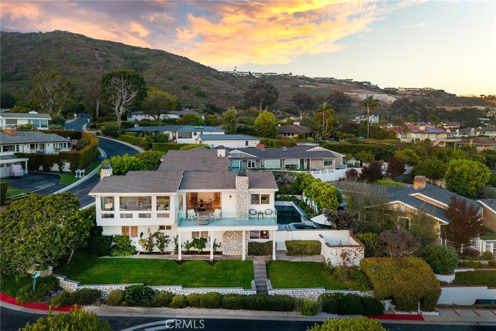 1 1/2 Vista Del Sol, Laguna Beach, CA 92651 — exterior