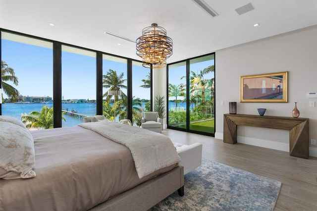 807 N Atlantic Drive, Lantana, FL 33462