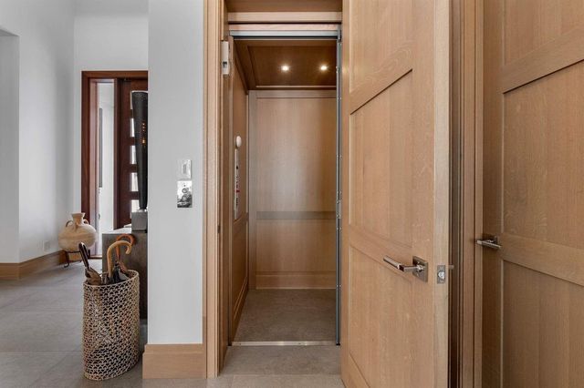 807 N Atlantic Drive, Lantana, FL 33462