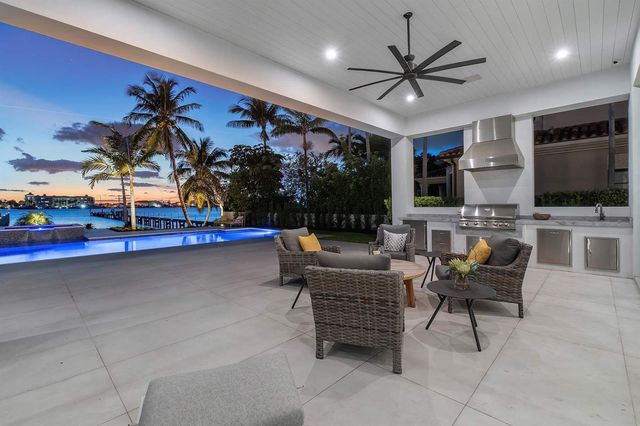 807 N Atlantic Drive, Lantana, FL 33462