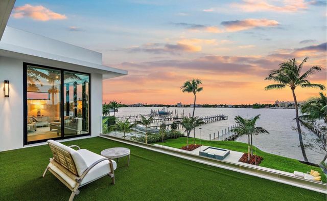 807 N Atlantic Drive, Lantana, FL 33462