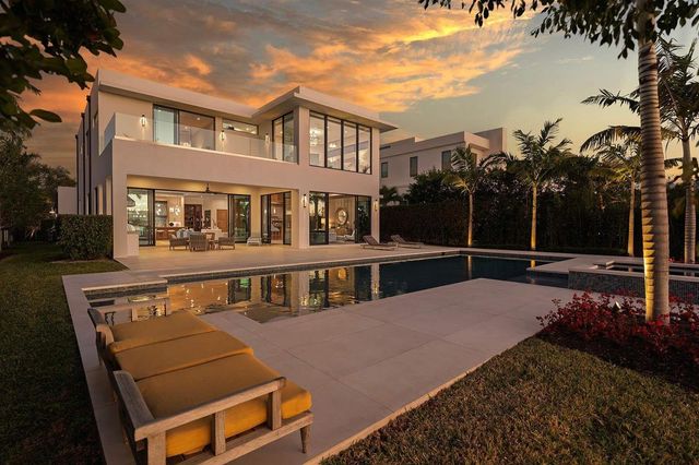 807 N Atlantic Drive, Lantana, FL 33462