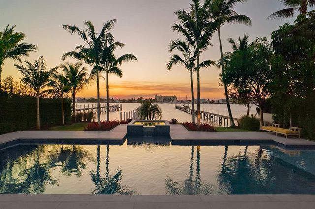 807 N Atlantic Drive, Lantana, FL 33462