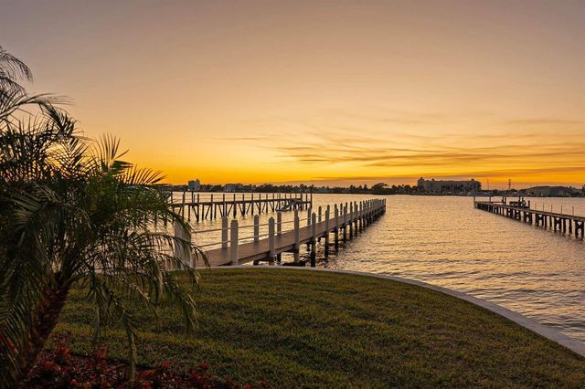 807 N Atlantic Drive, Lantana, FL 33462