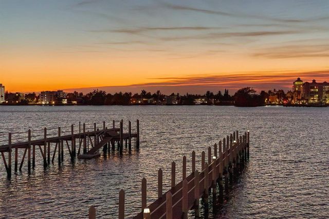 807 N Atlantic Drive, Lantana, FL 33462