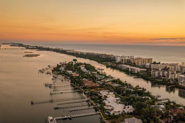 807 N Atlantic Drive, Lantana, FL 33462
