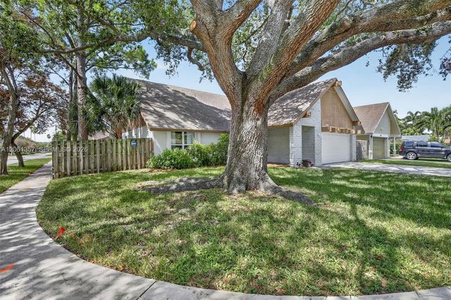 9381 NW 35th Place, Sunrise, FL 33351