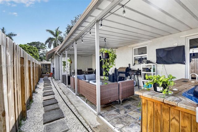 9381 NW 35th Place, Sunrise, FL 33351