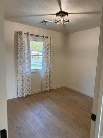 905 S County Road 550 E, Selma, IN 47383