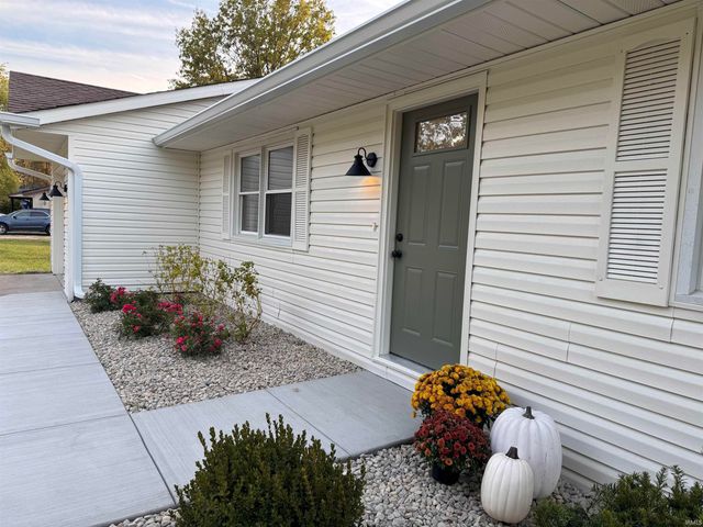 905 S County Road 550 E, Selma, IN 47383