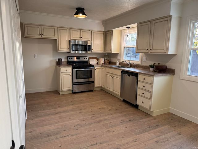 905 S County Road 550 E, Selma, IN 47383