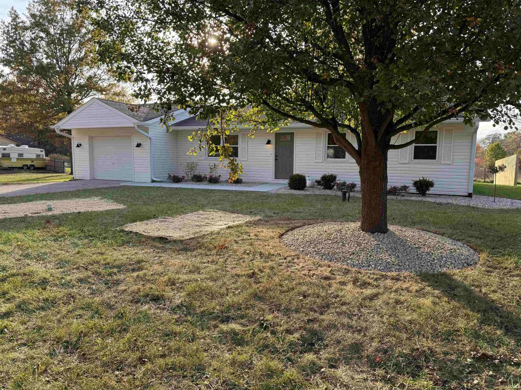 905 S County Road 550 E, Selma, IN 47383