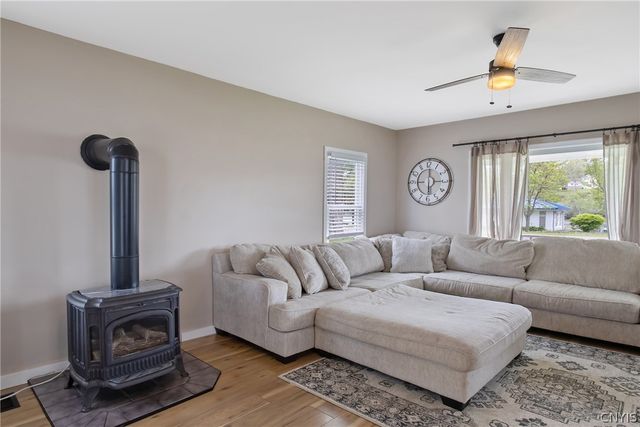 2727 State Route 48, Minetto, NY 13115
