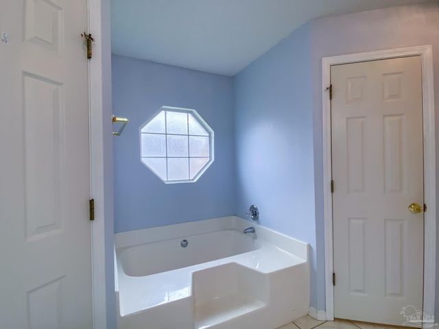 9121 Sebring Dr, Pensacola, FL 32506