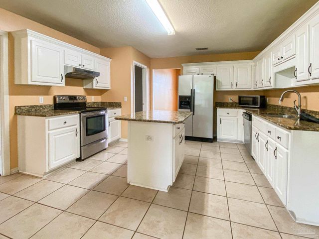 9121 Sebring Dr, Pensacola, FL 32506