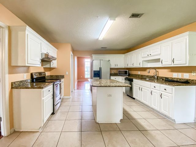 9121 Sebring Dr, Pensacola, FL 32506