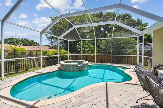 822 VILLAGE WAY, Palm Harbor, FL 34683