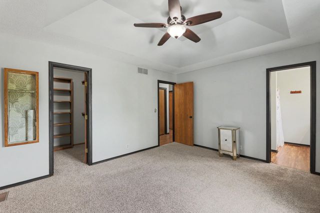 327 E Catalpa St, Derby, KS 67037