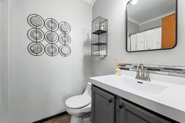 327 E Catalpa St, Derby, KS 67037