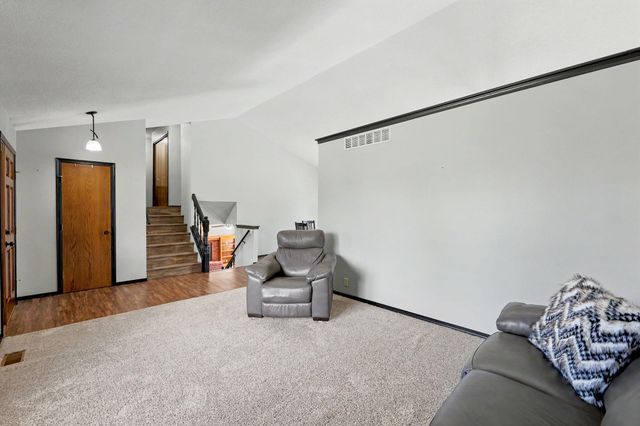 327 E Catalpa St, Derby, KS 67037