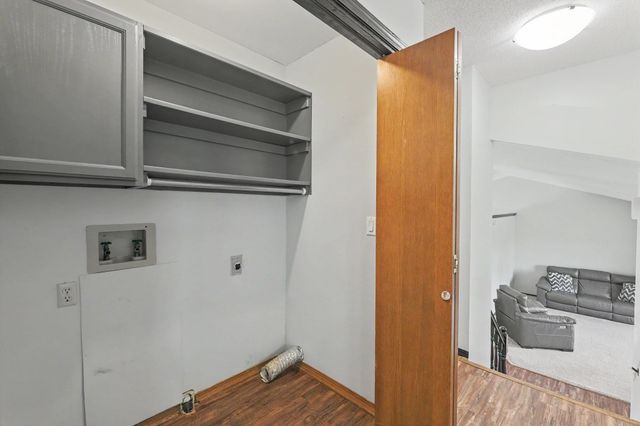 327 E Catalpa St, Derby, KS 67037