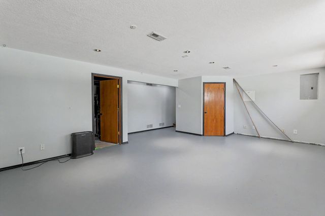 327 E Catalpa St, Derby, KS 67037