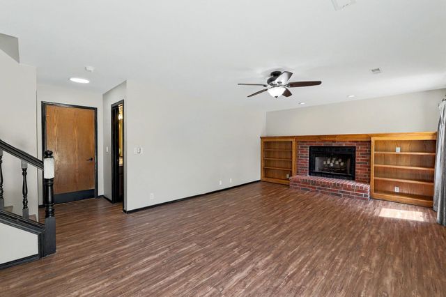 327 E Catalpa St, Derby, KS 67037
