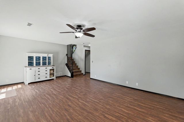 327 E Catalpa St, Derby, KS 67037