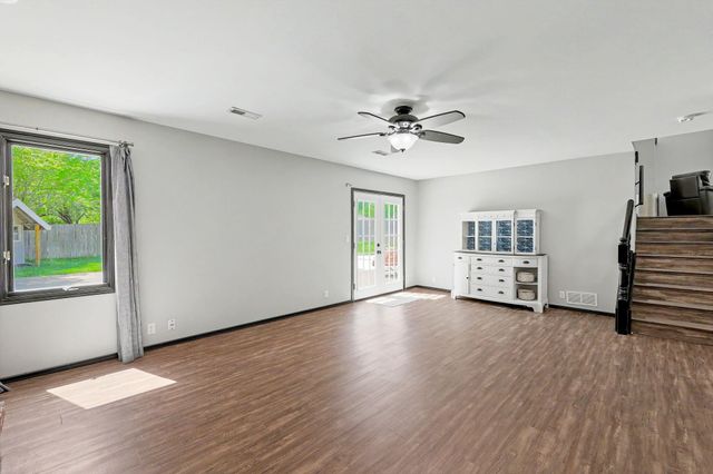 327 E Catalpa St, Derby, KS 67037