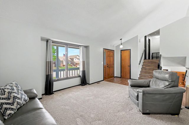 327 E Catalpa St, Derby, KS 67037