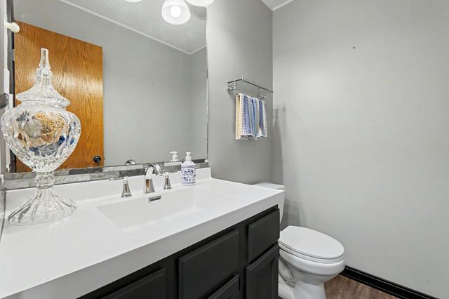327 E Catalpa St, Derby, KS 67037