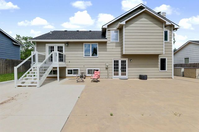 327 E Catalpa St, Derby, KS 67037