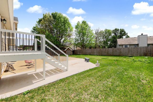 327 E Catalpa St, Derby, KS 67037