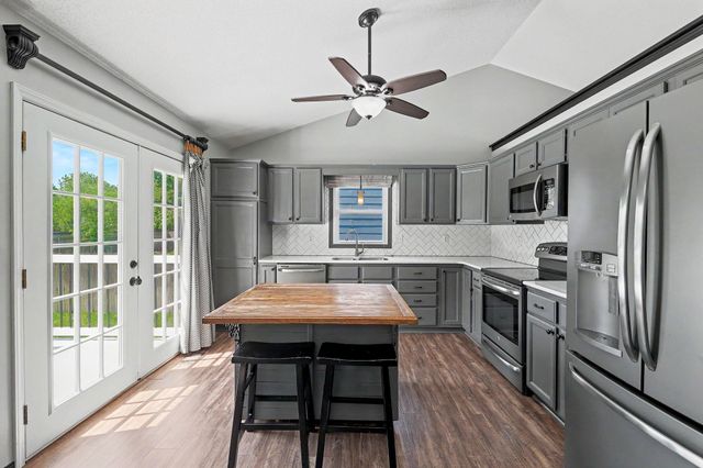 327 E Catalpa St, Derby, KS 67037