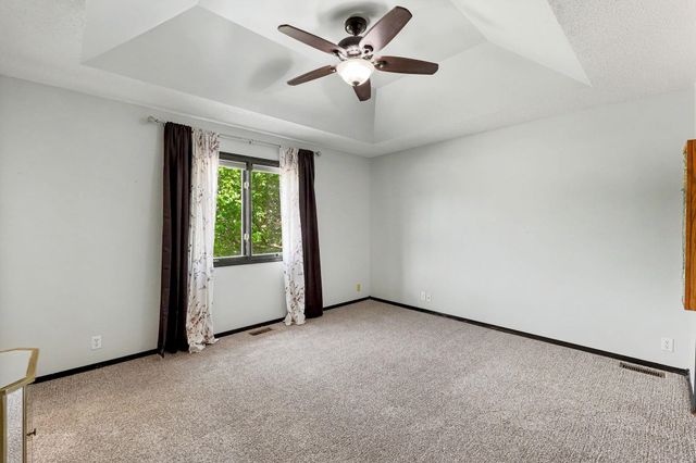 327 E Catalpa St, Derby, KS 67037