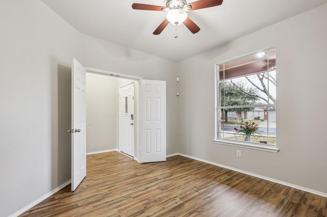 122 Mossy Rock CV, Hutto, TX 78634