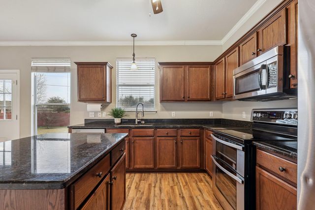 122 Mossy Rock CV, Hutto, TX 78634