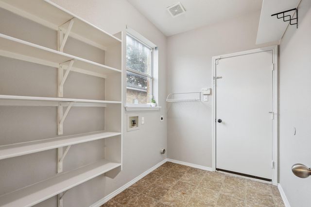 122 Mossy Rock CV, Hutto, TX 78634