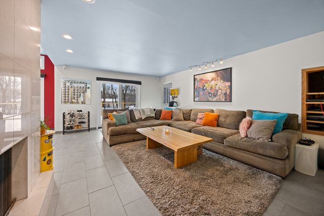 3000 California Avenue, Palatine, IL 60067