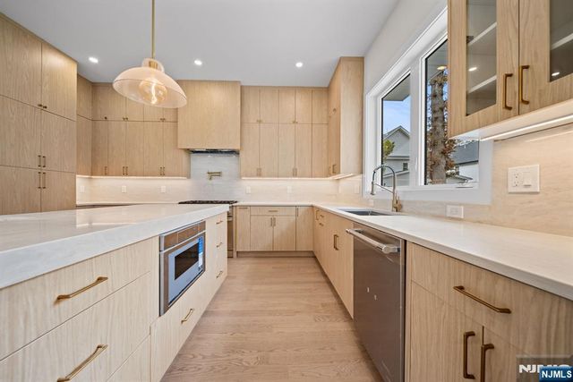 52 Congressional Parkway, Livingston, NJ 07039