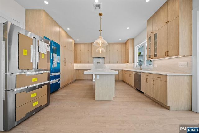 52 Congressional Parkway, Livingston, NJ 07039