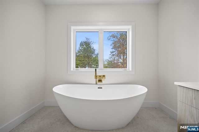 52 Congressional Parkway, Livingston, NJ 07039